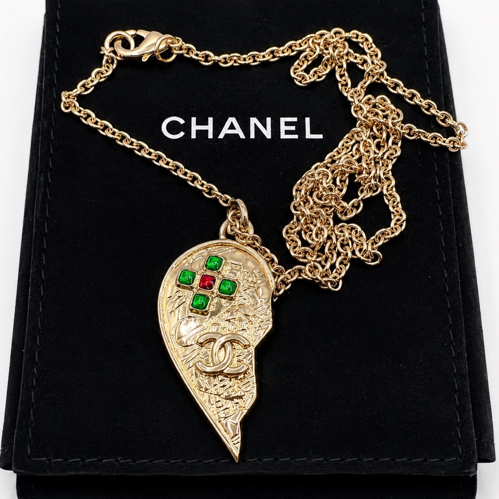 Chanel B23 Gold Tone CC Heart Reversible Pendant Necklace Green Red Glass Stone